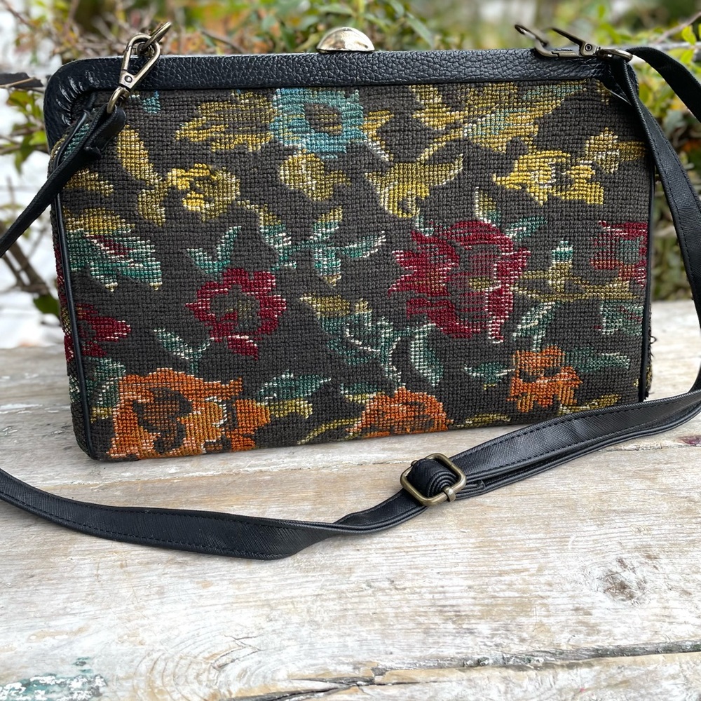 Kadin Vintage Black Floral Tapestry Retro Handbag MCM